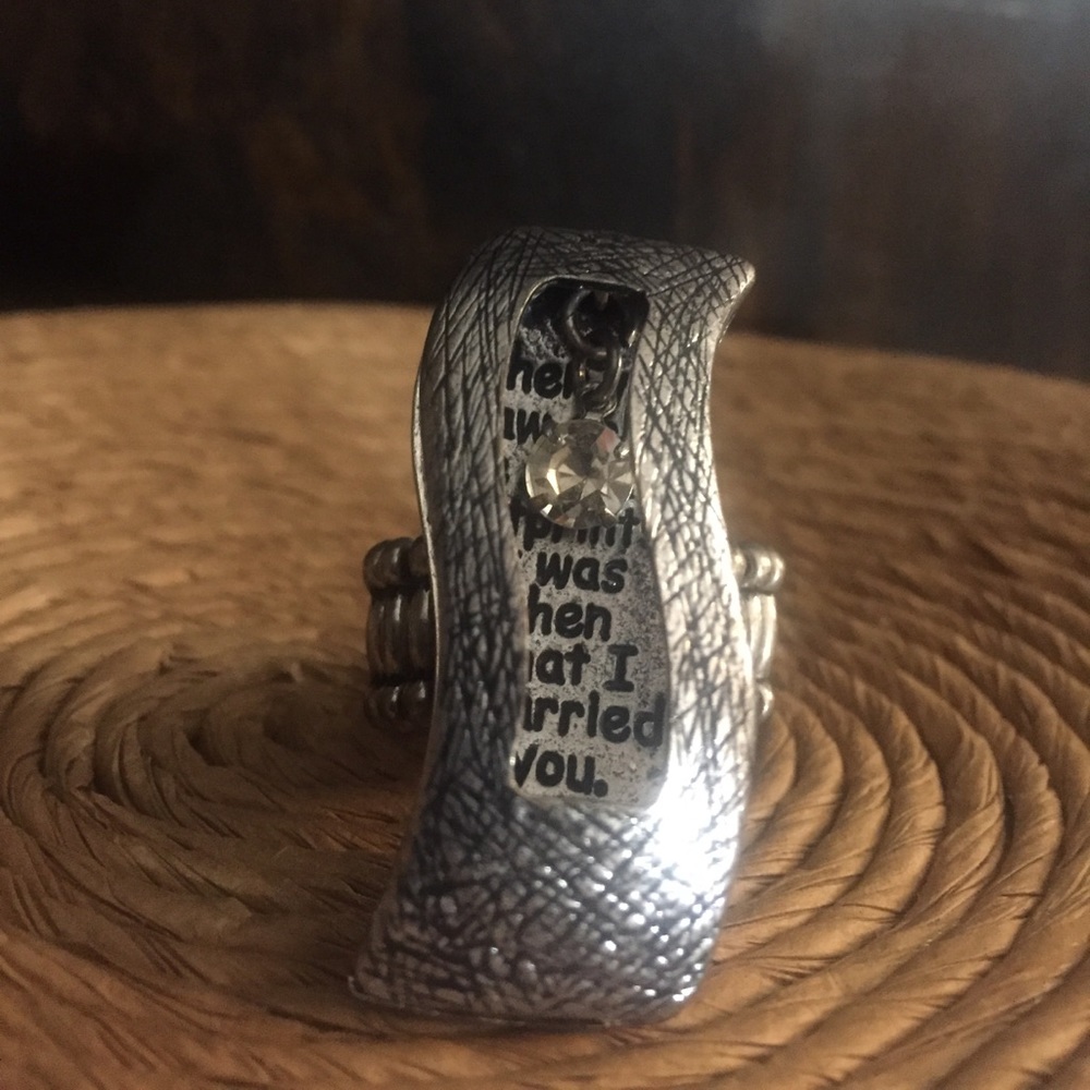 Elastic Ring with footprint inscription.